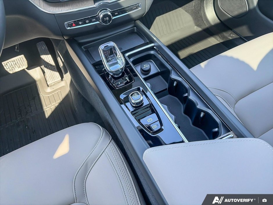 2026 Volvo XC60 Core Dark Theme-18