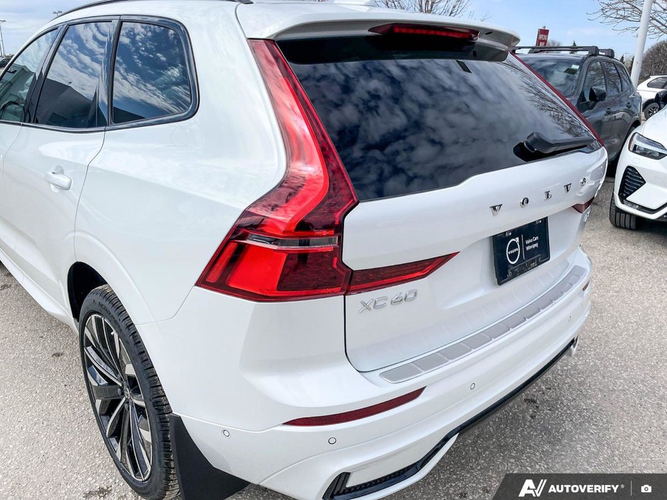 2026 Volvo XC60 Ultra Dark Theme-11