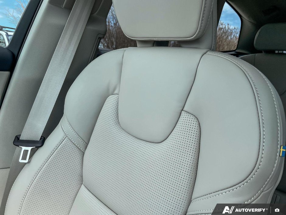 2026 Volvo XC60 Ultra Dark Theme-19