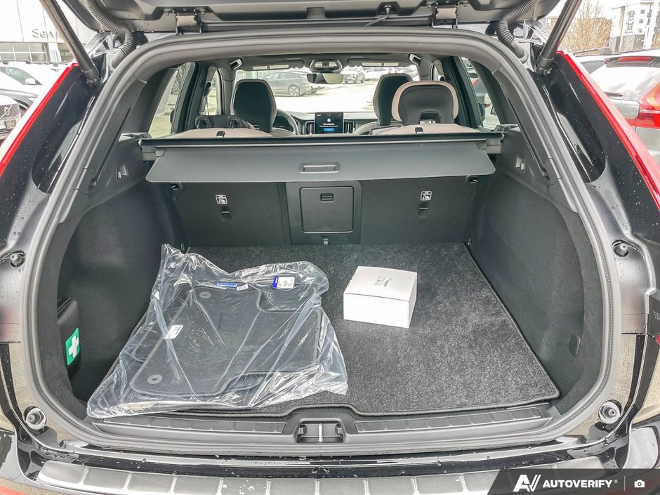 2026 Volvo XC60 Core Dark Theme-8