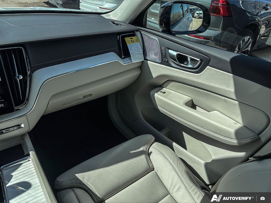 2026 Volvo XC60 Ultra Dark Theme-25