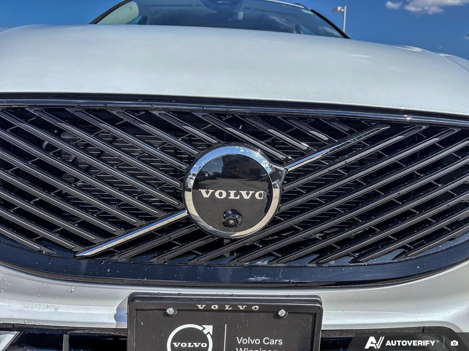 2026 Volvo XC60 Ultra Dark Theme-6