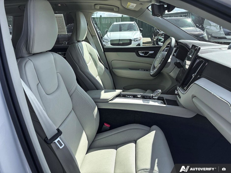 2026 Volvo XC60 Ultra Dark Theme-22