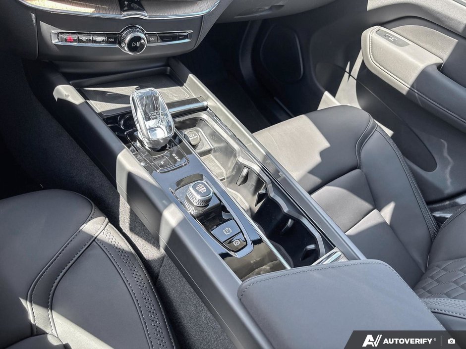 2026 Volvo XC60 Core Dark Theme-18