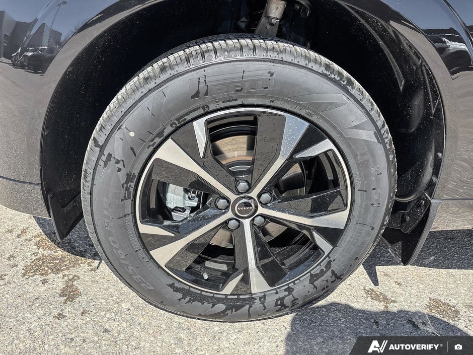 2026 Volvo XC60 Core Dark Theme-9