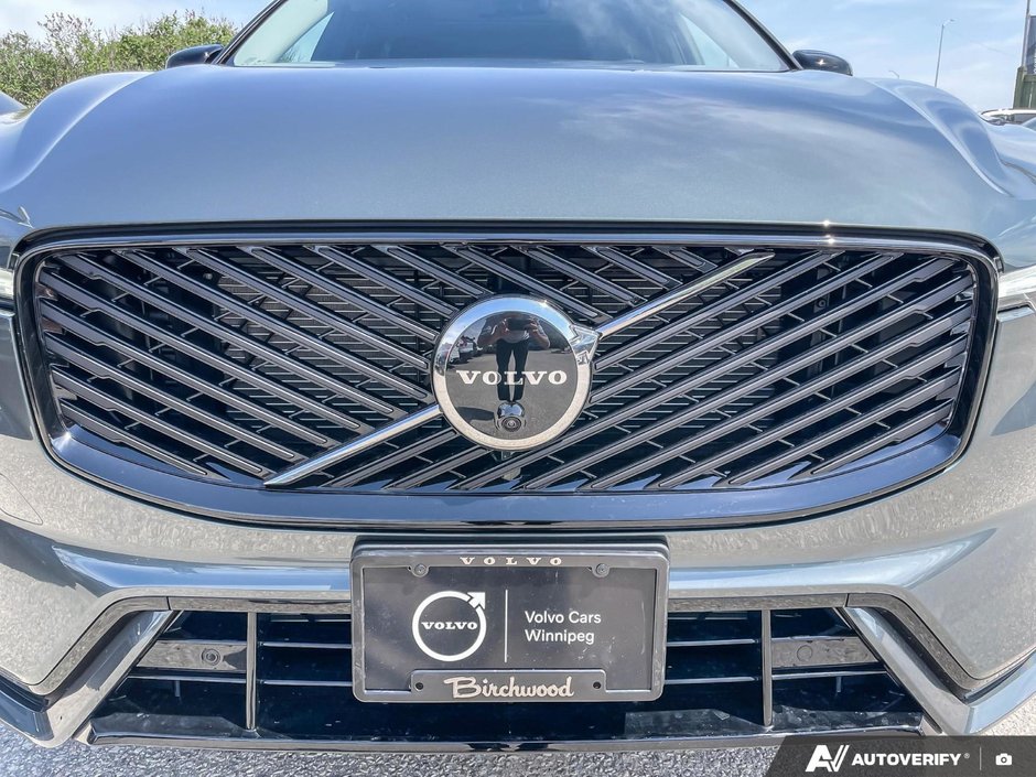 2026 Volvo XC60 Plus Dark Theme-5