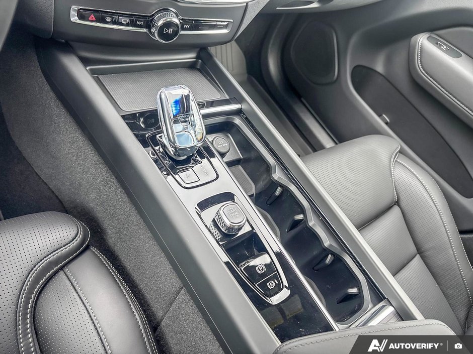 2026 Volvo XC60 Ultra Black Edition-17