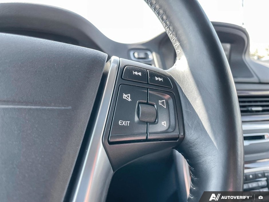 2015 Volvo XC70 T6 Premier Plus-15
