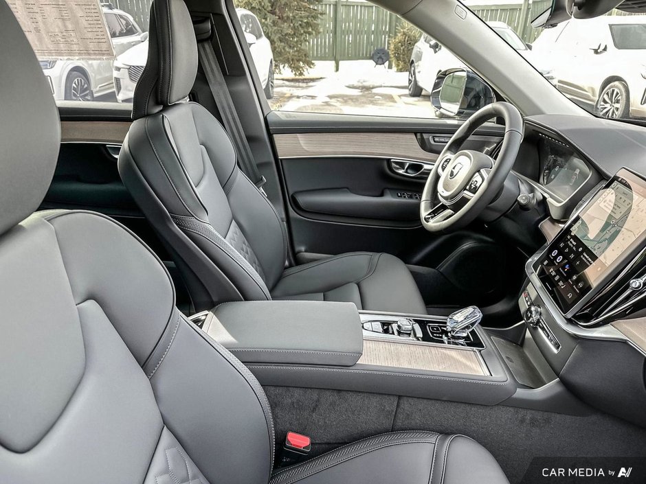 2025 Volvo XC90 Plug-In Hybrid Plus Bright Theme-22