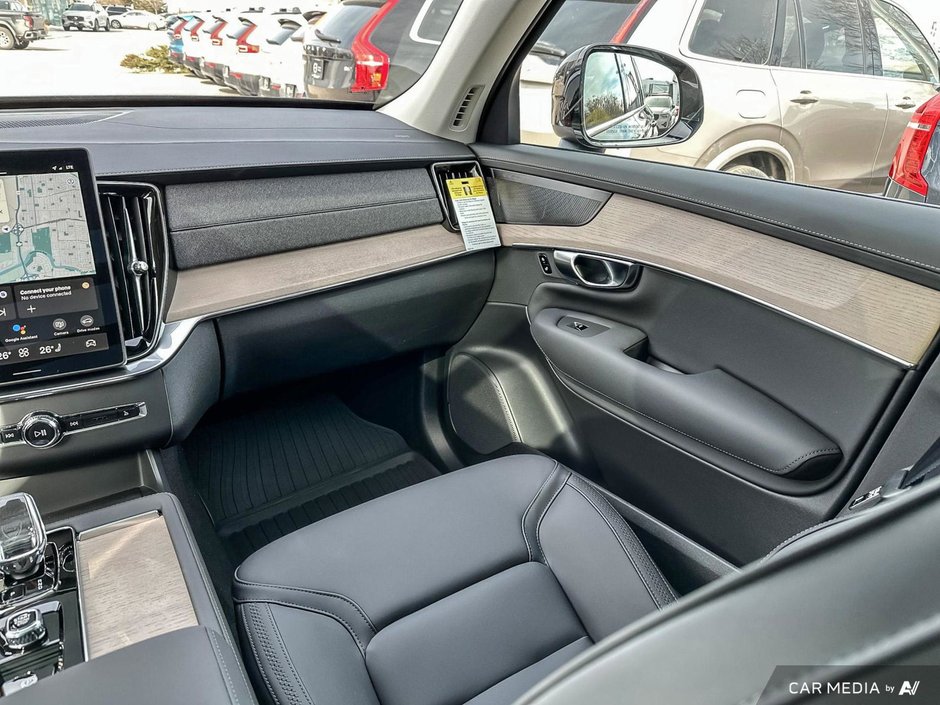 2025 Volvo XC90 Plug-In Hybrid Plus Bright Theme-25