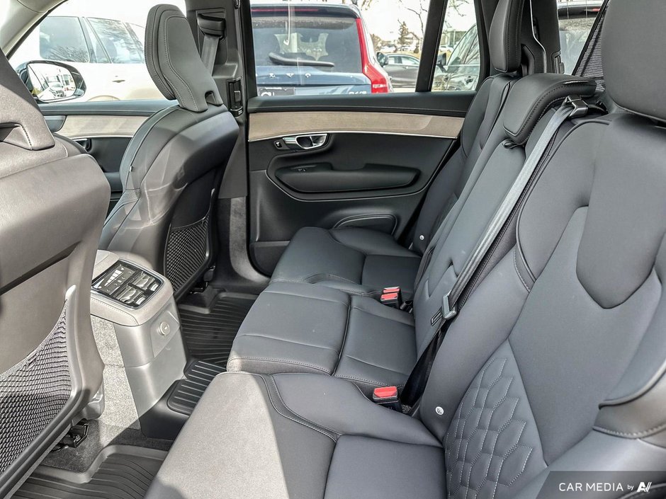 2025 Volvo XC90 Plug-In Hybrid Plus Bright Theme-23