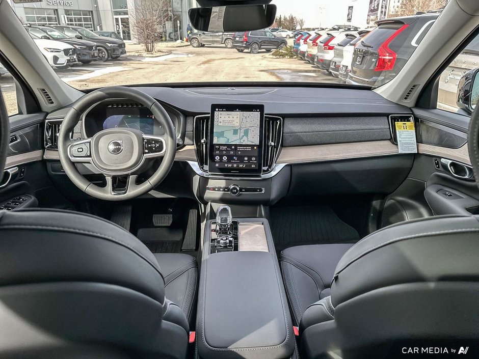 2025 Volvo XC90 Plug-In Hybrid Plus Bright Theme-24