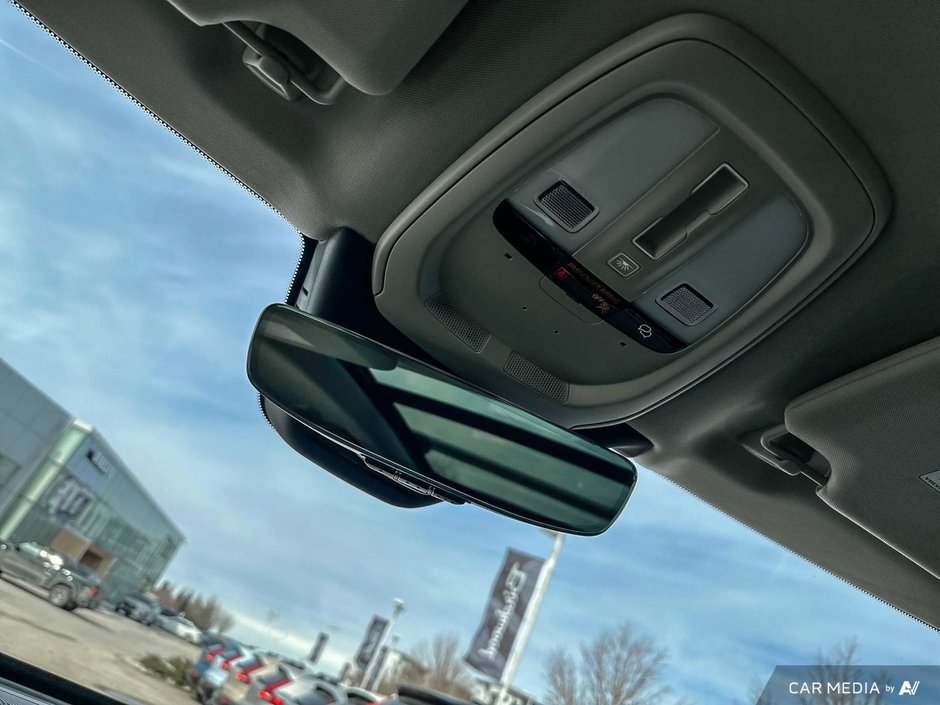 2025 Volvo XC90 Plug-In Hybrid Plus Bright Theme-21