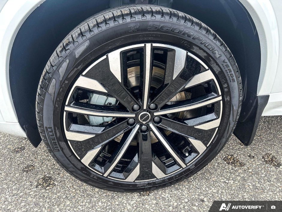 2026 Volvo XC90 Plug-In Hybrid Plus Dark Theme-9