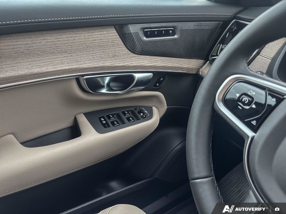 2026 Volvo XC90 Plug-In Hybrid Plus Dark Theme-17