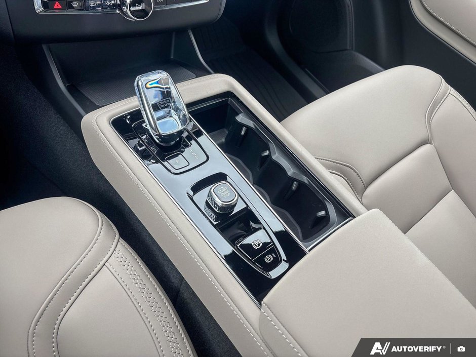 2026 Volvo XC90 Plug-In Hybrid Plus Dark Theme-18