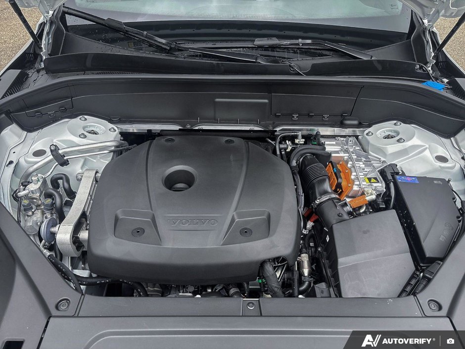 2026 Volvo XC90 Plug-In Hybrid Plus Dark Theme-7