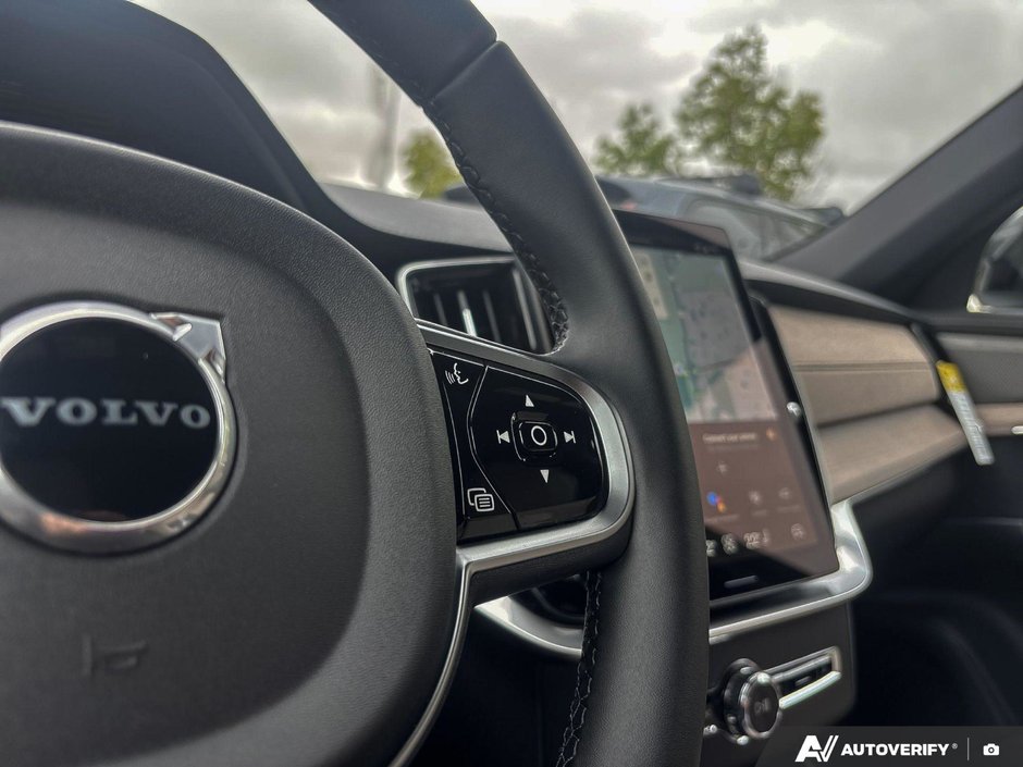 2026 Volvo XC90 Plug-In Hybrid Plus Dark Theme-16