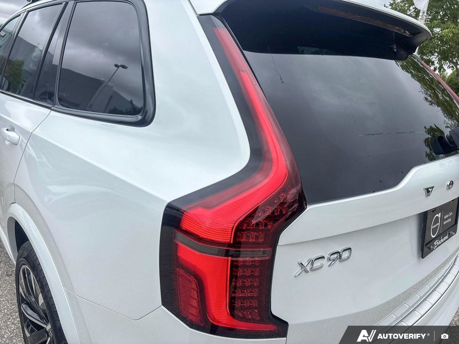 2026 Volvo XC90 Plug-In Hybrid Plus Dark Theme-12