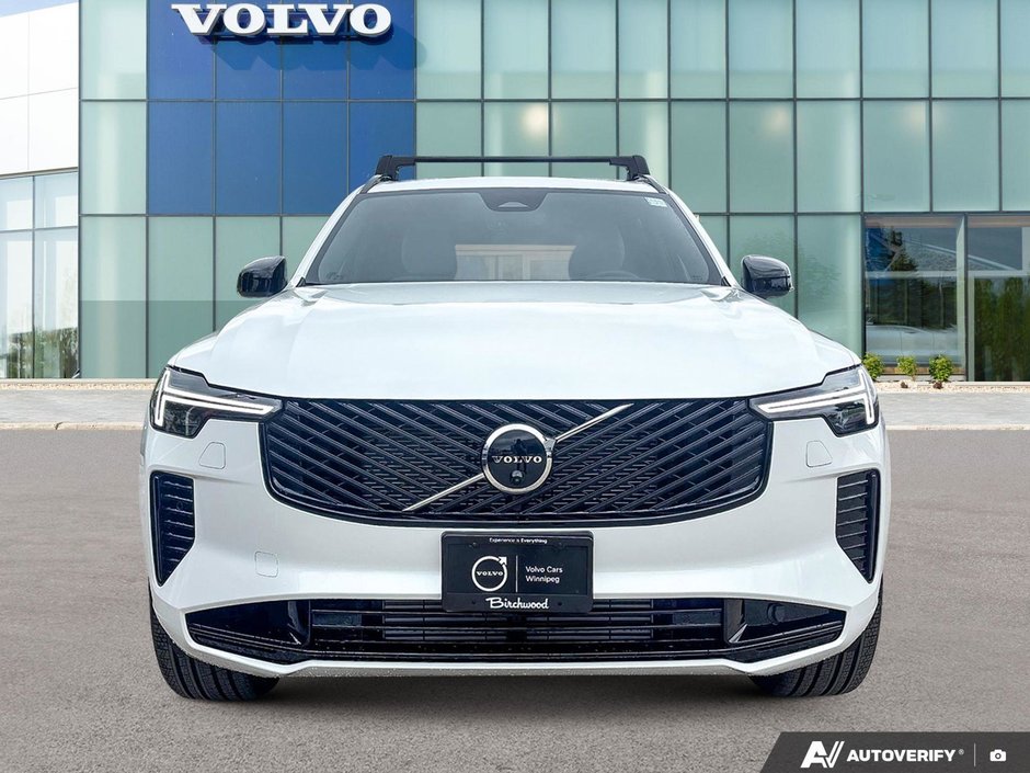 2026 Volvo XC90 Plug-In Hybrid Plus Dark Theme-5