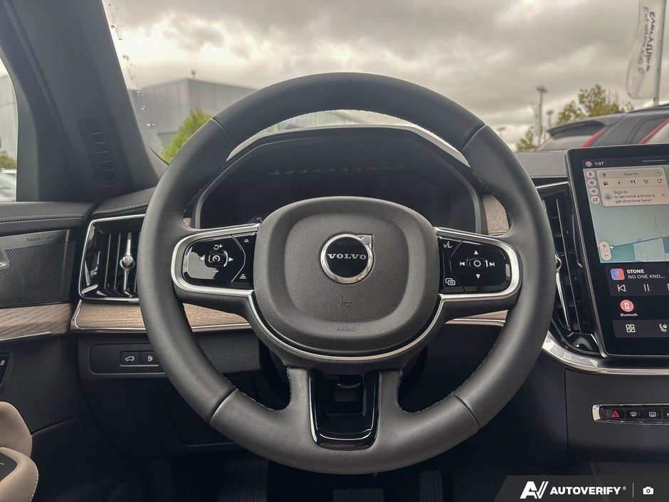 2026 Volvo XC90 Plug-In Hybrid Plus Dark Theme-14