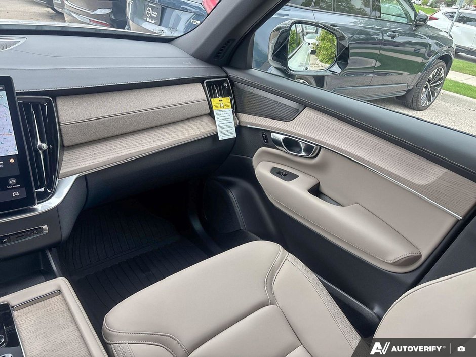 2026 Volvo XC90 Plug-In Hybrid Plus Dark Theme-25