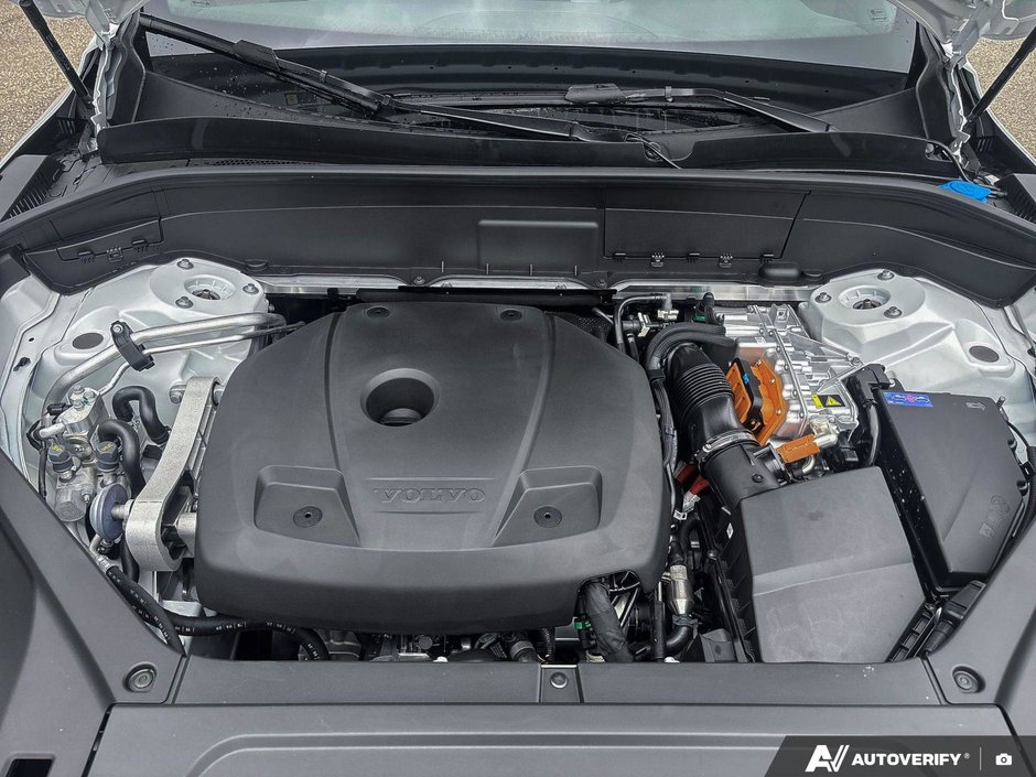 2026 Volvo XC90 Plug-In Hybrid Plus Dark Theme-7