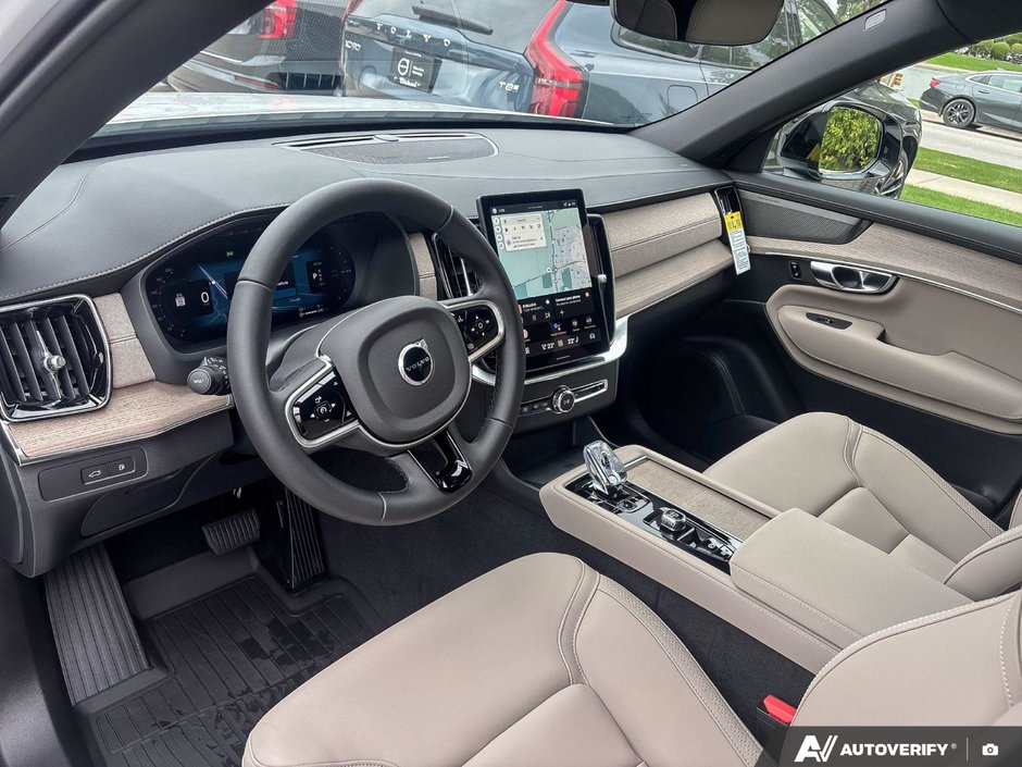 2026 Volvo XC90 Plug-In Hybrid Plus Dark Theme-13