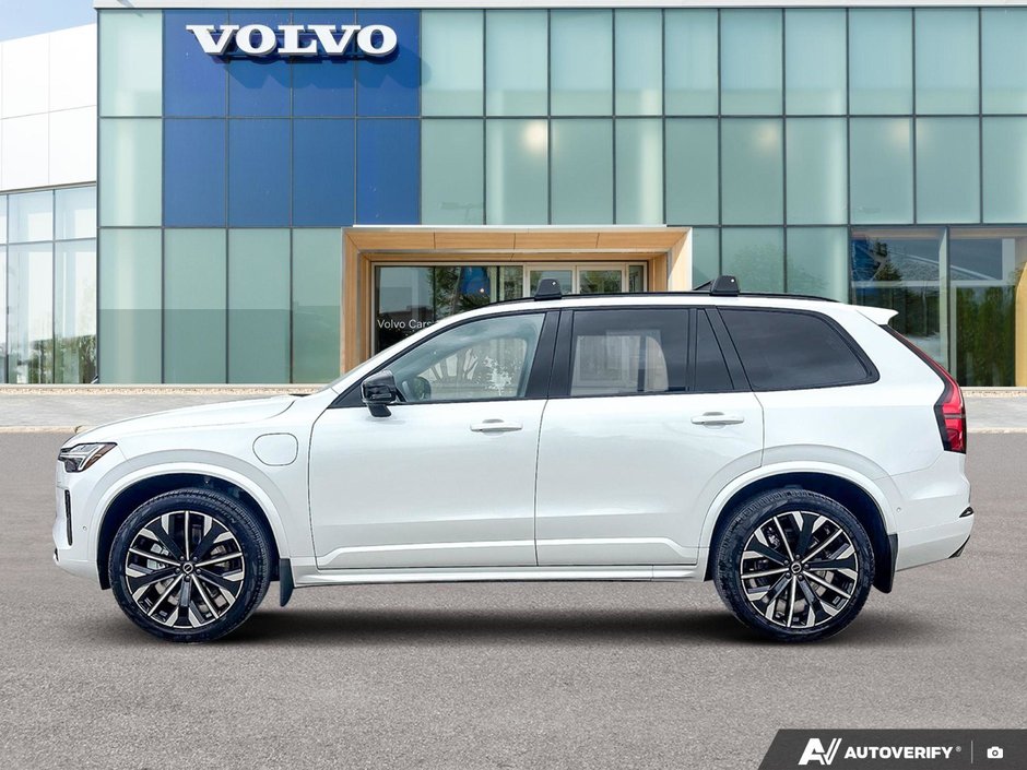 2026 Volvo XC90 Plug-In Hybrid Plus Dark Theme-2