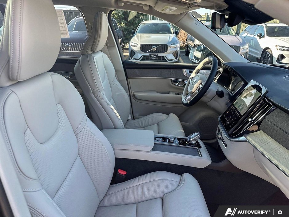 2026 Volvo XC90 Plug-In Hybrid Ultra Bright Theme-22