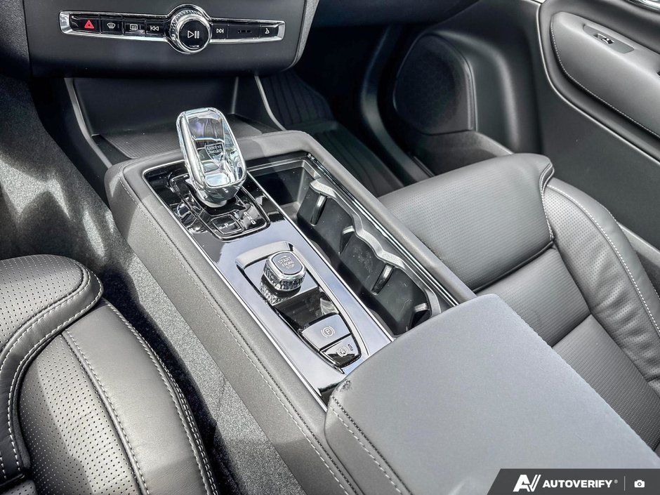 2026 Volvo XC90 Plug-In Hybrid Ultra Bright Theme-18