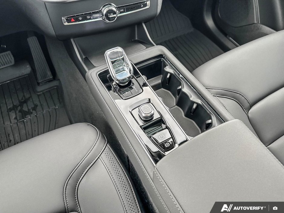 2026 Volvo XC90 Plug-In Hybrid Plus Bright Theme-18