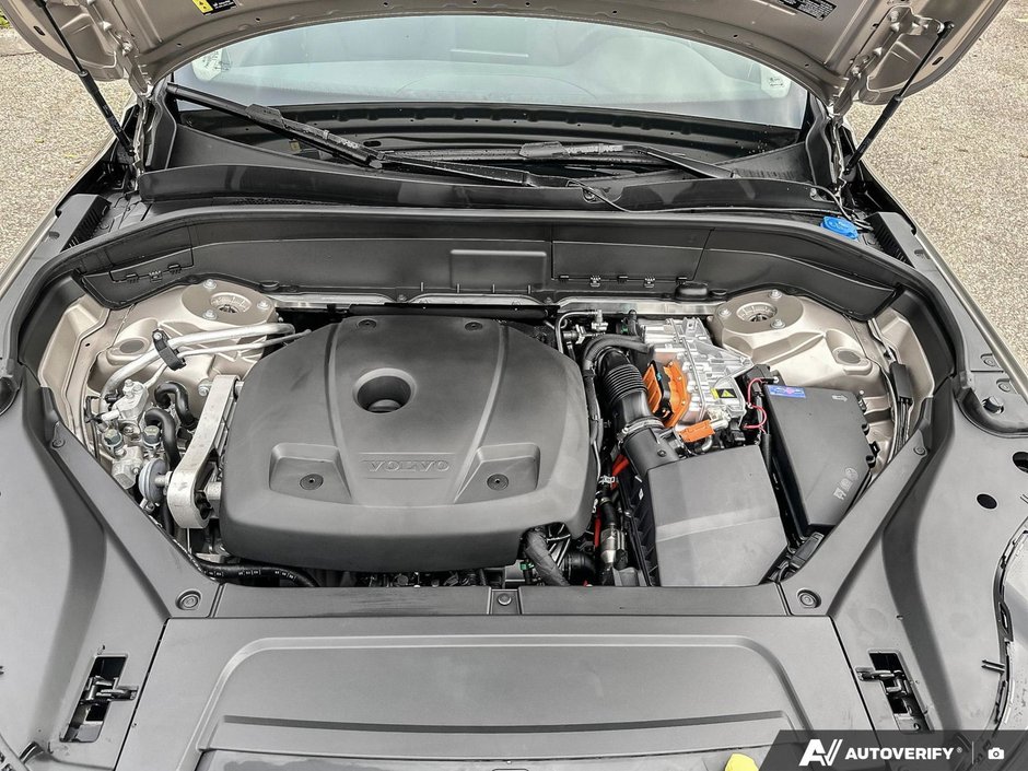 2026 Volvo XC90 Plug-In Hybrid Plus Bright Theme-7
