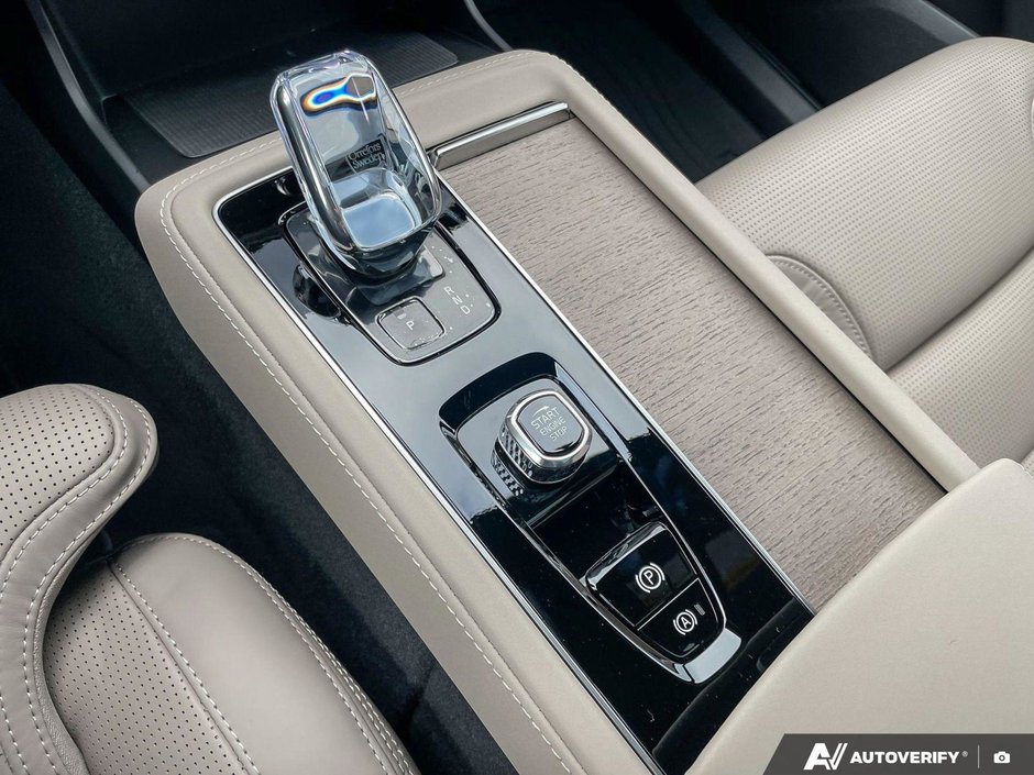 2026 Volvo XC90 Plug-In Hybrid Ultra Bright Theme-18