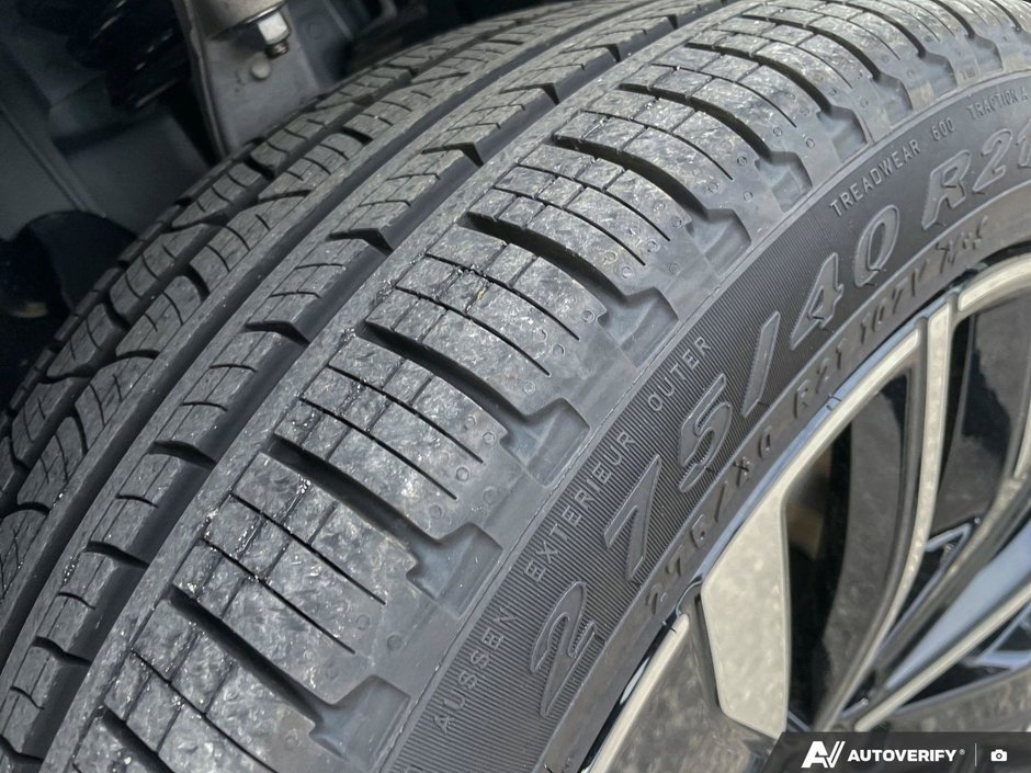 2026 Volvo XC90 Plug-In Hybrid Ultra Bright Theme-10