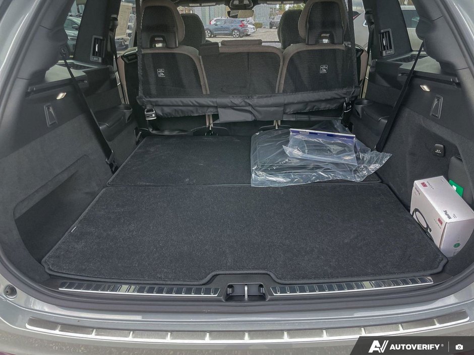 2026 Volvo XC90 Plug-In Hybrid Ultra Bright Theme-8