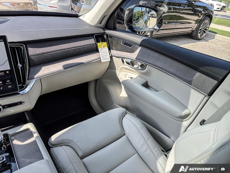 2026 Volvo XC90 Plug-In Hybrid Ultra Dark Theme-24