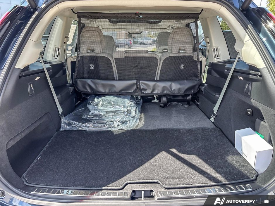 2026 Volvo XC90 Plug-In Hybrid Ultra Dark Theme-7