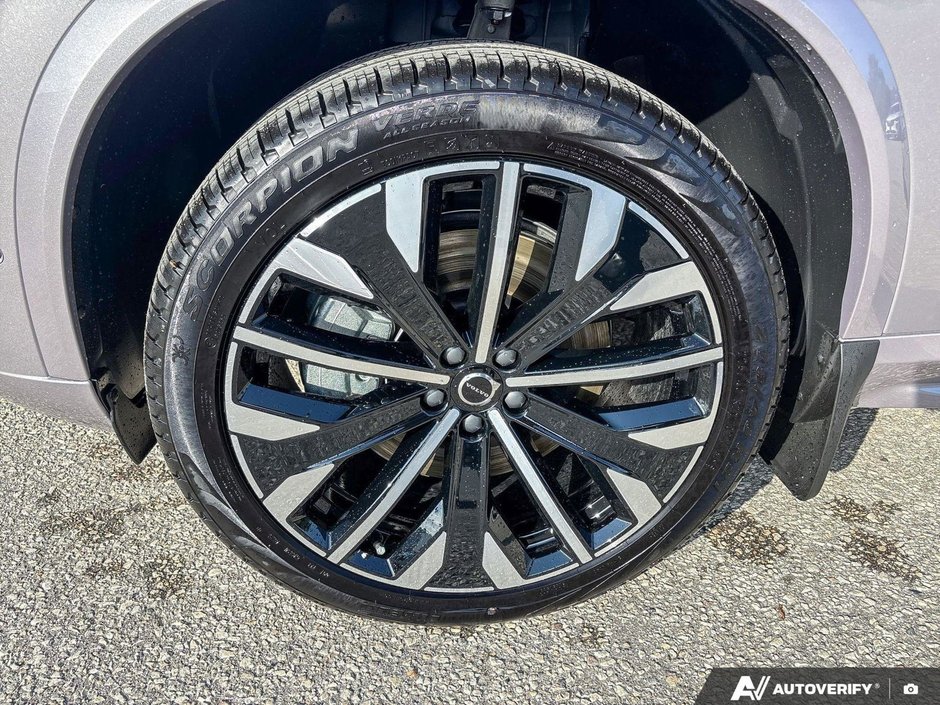 2026 Volvo XC90 Plug-In Hybrid Plus Dark Theme-9