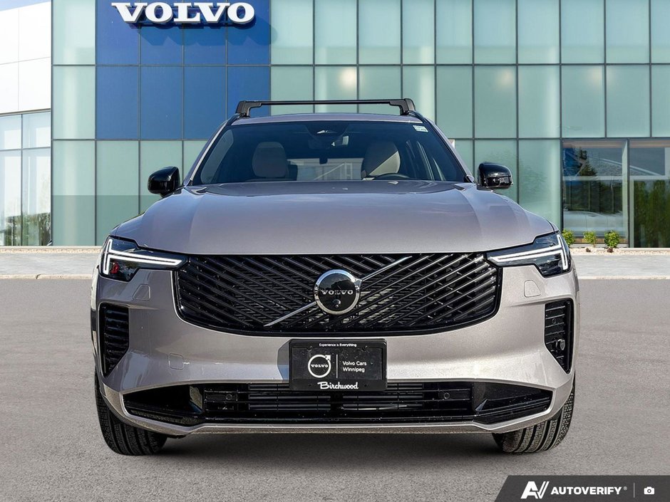 2026 Volvo XC90 Plug-In Hybrid Plus Dark Theme-5