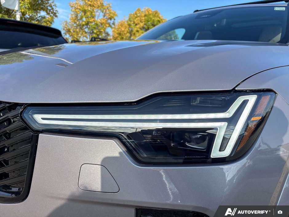 2026 Volvo XC90 Plug-In Hybrid Plus Dark Theme-11