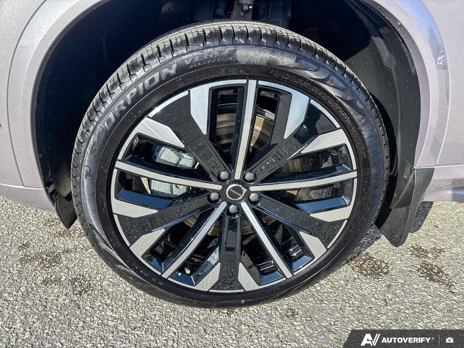 2026 Volvo XC90 Plug-In Hybrid Plus Dark Theme-9