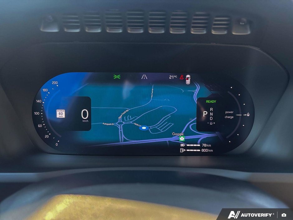 2026 Volvo XC90 Plug-In Hybrid Plus Dark Theme-15