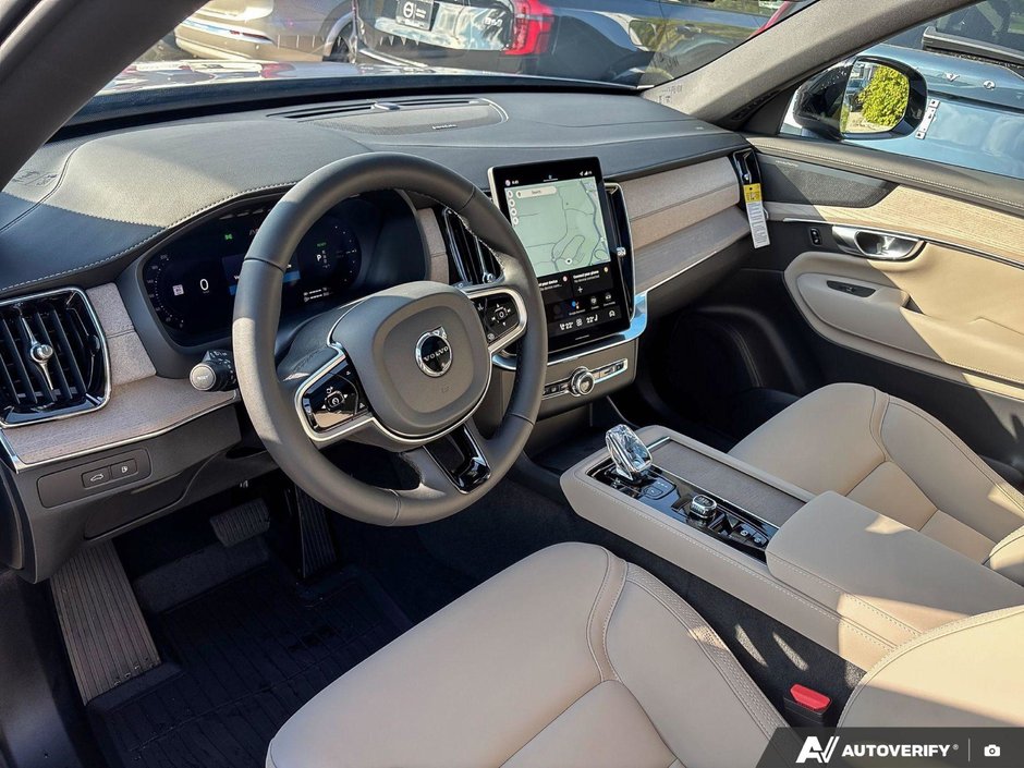 2026 Volvo XC90 Plug-In Hybrid Plus Dark Theme-13