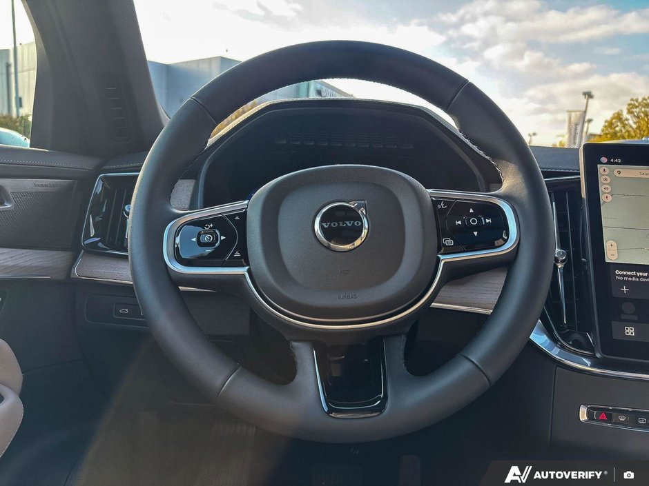 2026 Volvo XC90 Plug-In Hybrid Plus Dark Theme-14