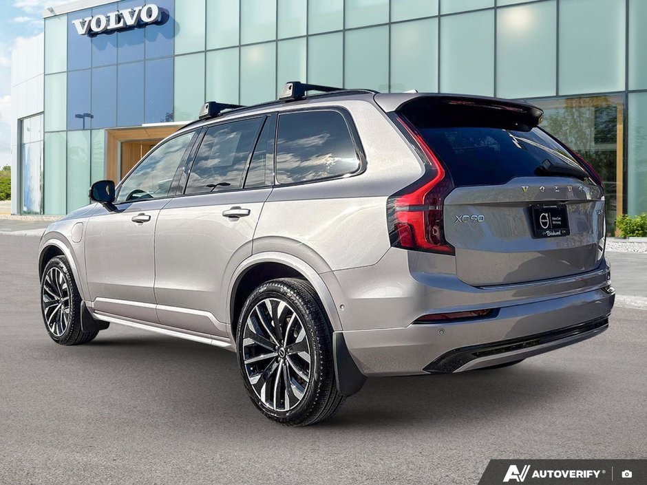 2026 Volvo XC90 Plug-In Hybrid Plus Dark Theme-3