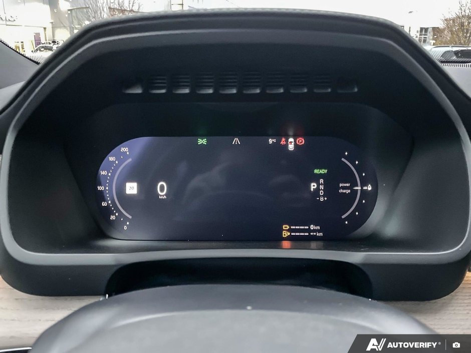 2026 Volvo XC90 Plug-In Hybrid Plus Dark Theme-15