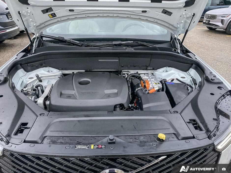 2026 Volvo XC90 Plug-In Hybrid Plus Dark Theme-7