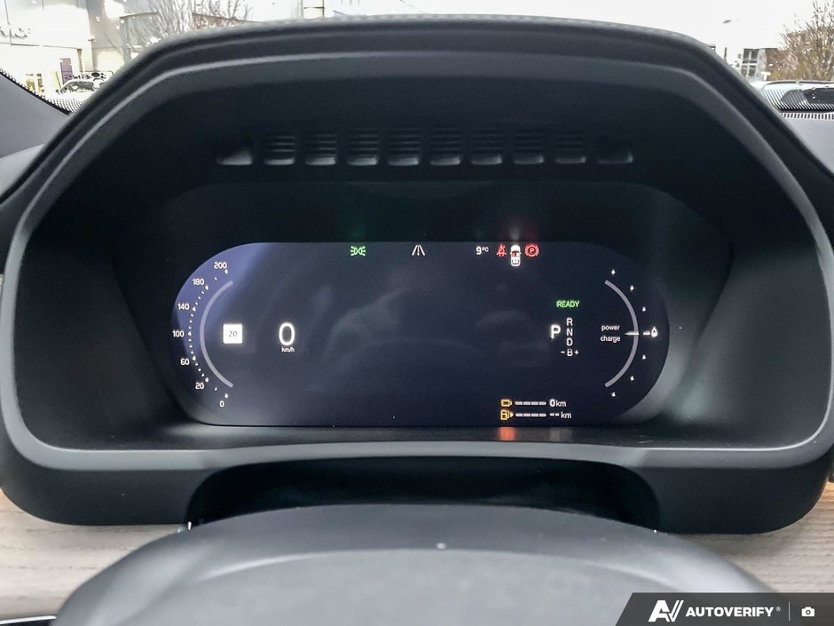 2026 Volvo XC90 Plug-In Hybrid Plus Dark Theme-15