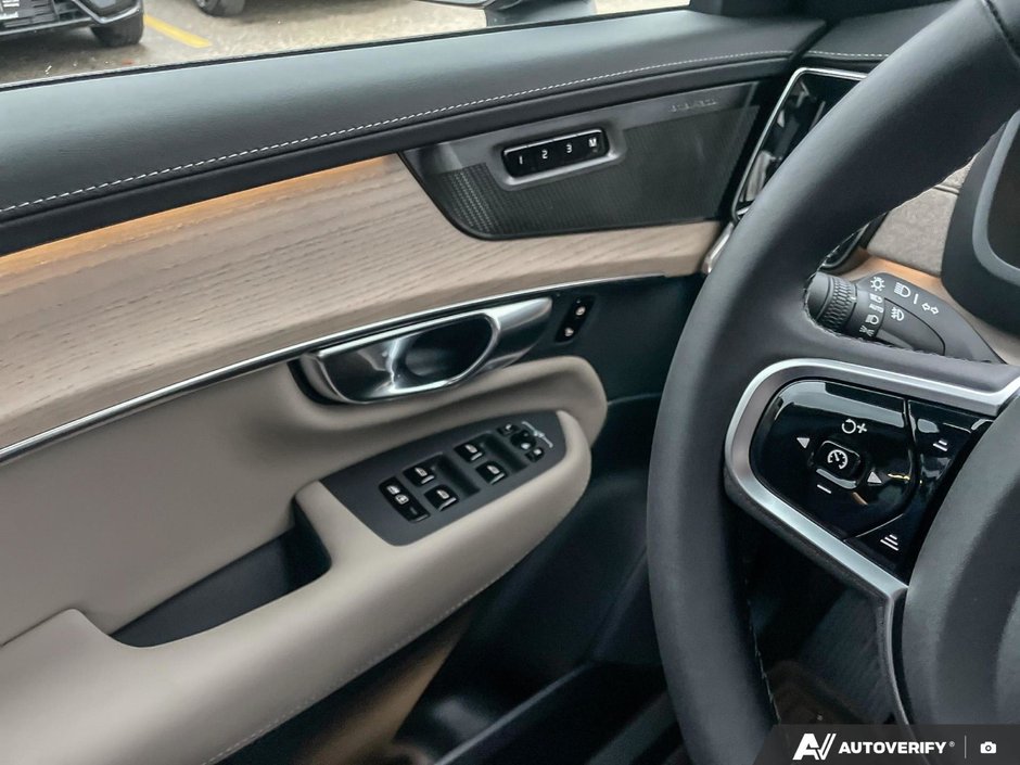 2026 Volvo XC90 Plug-In Hybrid Plus Dark Theme-16